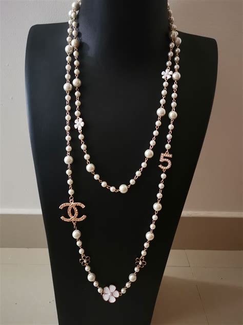 fake coco chanel pearl necklace|long chanel necklace with pearls.